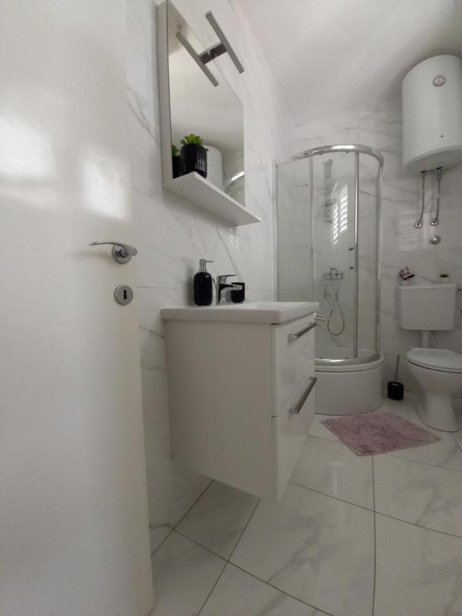 Apartman Sara Preko Exterior foto